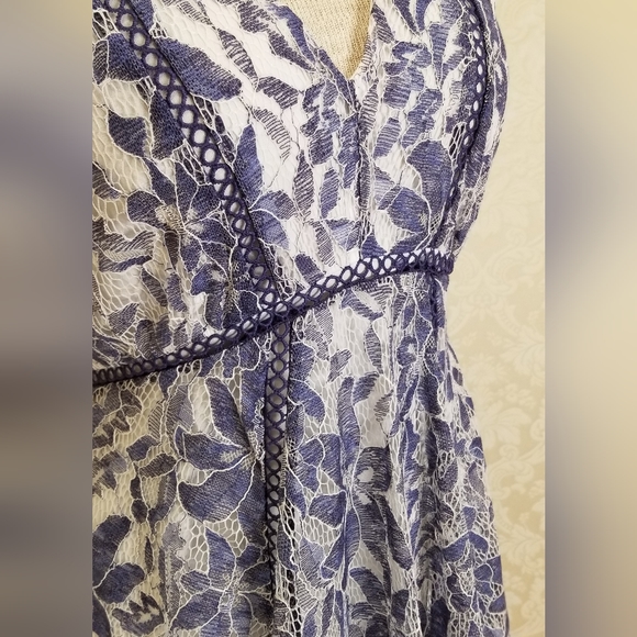 JUST... TAYLOR LACE DRESS - Picture 5 of 8